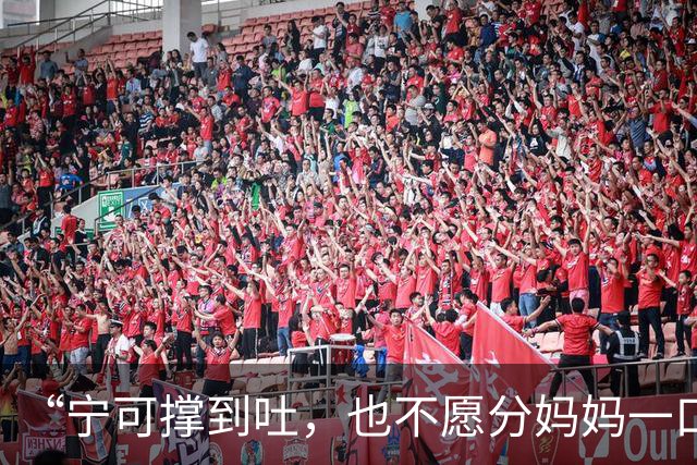 “宁可撑到吐，也不愿分妈妈一口”，女儿的自私，面相早已说明问题